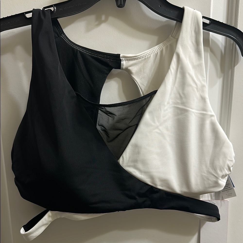 BNWT Black and White Colorblock Bikini Top